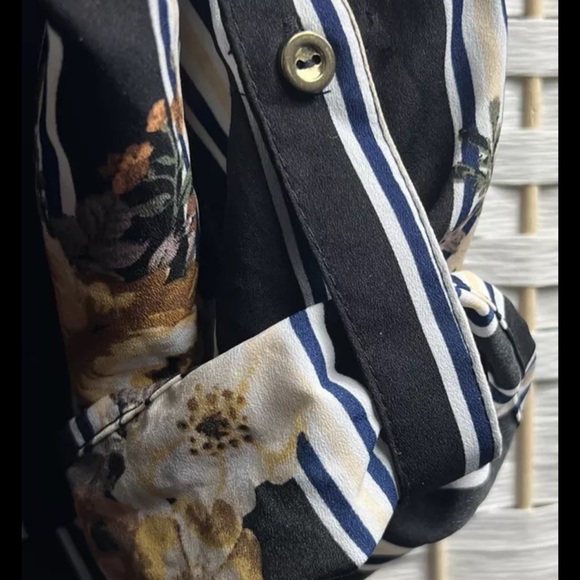 Rue 21 V-Neck Zippered Black Dress NWT S/L - Picture 4 of 5